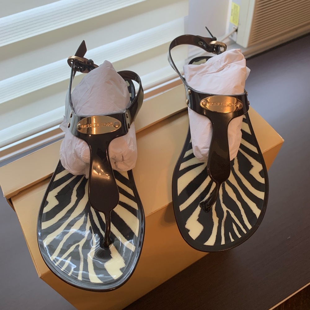 Michael Kors Miley Jelly-T Strap Sandals Size 5.5